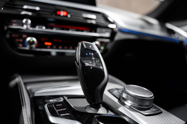 BMW 5 Serie Touring 530i M Sport PANO LEDER LED