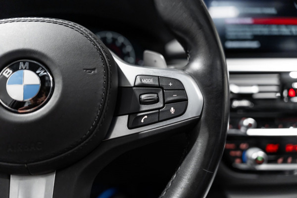 BMW 5 Serie Touring 530i M Sport PANO LEDER LED