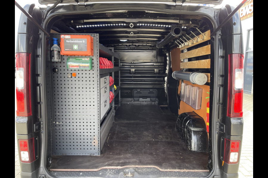 Renault Trafic 2.0 dCi 120pk T29 L2H1 Work Edition / ingerichte laadruimte ! / euro 6 / bpm vrij / vaste prijs rijklaar € 17.950 ex btw / lease vanaf € 302 / camera / trekhaak / airco / cruise