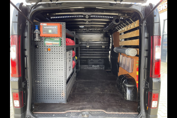 Renault Trafic 2.0 dCi 120pk T29 L2H1 Work Edition / ingerichte laadruimte ! / euro 6 / bpm vrij / vaste prijs rijklaar € 17.950 ex btw / lease vanaf € 302 / camera / trekhaak / airco / cruise