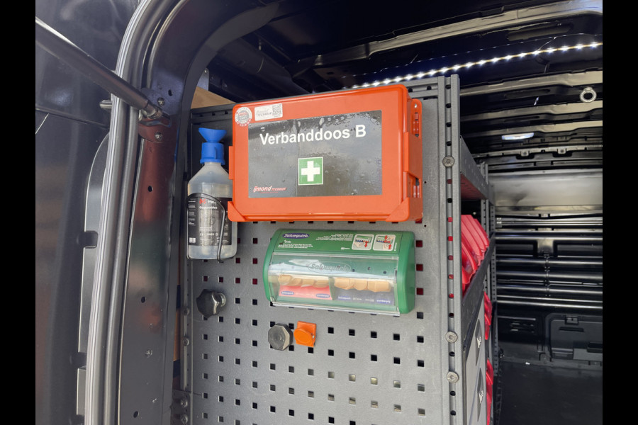 Renault Trafic 2.0 dCi 120pk T29 L2H1 Work Edition / ingerichte laadruimte ! / euro 6 / bpm vrij / vaste prijs rijklaar € 17.950 ex btw / lease vanaf € 302 / camera / trekhaak / airco / cruise