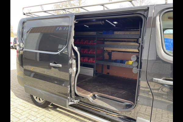 Renault Trafic 2.0 dCi 120pk T29 L2H1 Work Edition / ingerichte laadruimte ! / euro 6 / bpm vrij / vaste prijs rijklaar € 17.950 ex btw / lease vanaf € 302 / camera / trekhaak / airco / cruise