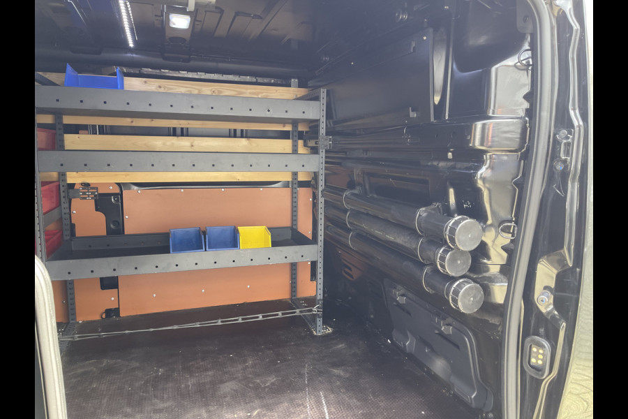 Renault Trafic 2.0 dCi 120pk T29 L2H1 Work Edition / ingerichte laadruimte ! / euro 6 / bpm vrij / vaste prijs rijklaar € 17.950 ex btw / lease vanaf € 302 / camera / trekhaak / airco / cruise