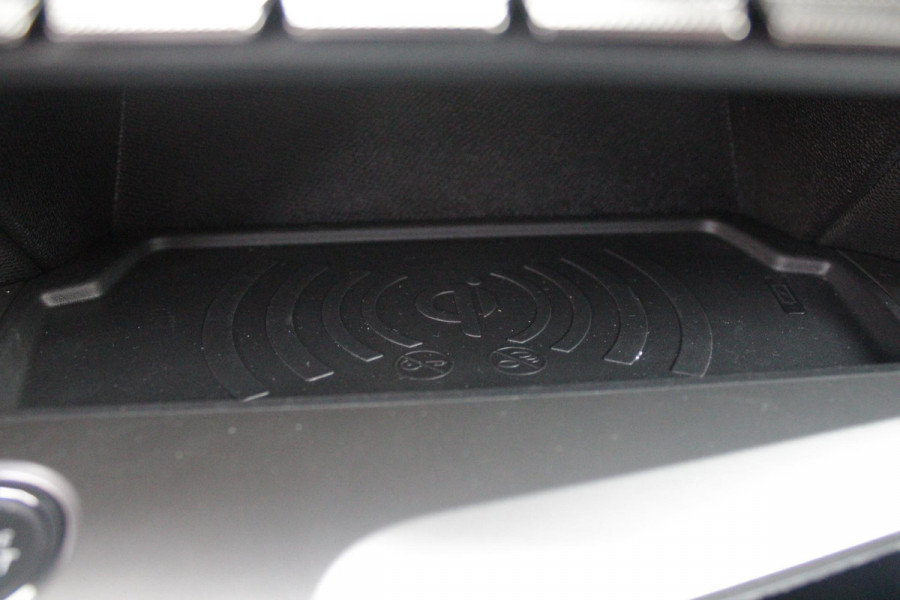 Peugeot 408 1.2 Hybrid 145PK e-DCS6 ALLURE | ACHTERUITRIJ CAMERA | KEYLESS ENTRY/START | DRAADLOOS APPLE CARPLAY/ANDROID AUTO | DRAADLOOS TELEFOONLADEN | DAB+ RADIO | NAVIGATIE | ADAPTIVE CRUISE CONTROL | 19" LICHTMETALEN VELGEN | PARKEERSENSOREN ACHTER |