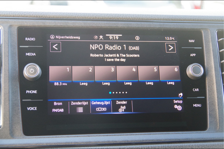 Volkswagen Crafter 35 2.0 TDI L3H3 177PK AUT. LED, 2X SCHUIFDEUR, TREKHAAK, STOELVERWARMING, GEVEERDE STOEL, AIRCO, PARKEERSENSOREN