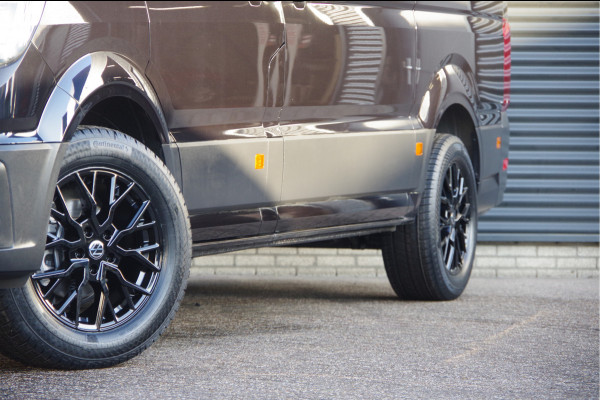 Volkswagen Crafter 35 2.0 TDI L3H3 177PK AUT. LED, 2X SCHUIFDEUR, TREKHAAK, STOELVERWARMING, GEVEERDE STOEL, AIRCO, PARKEERSENSOREN