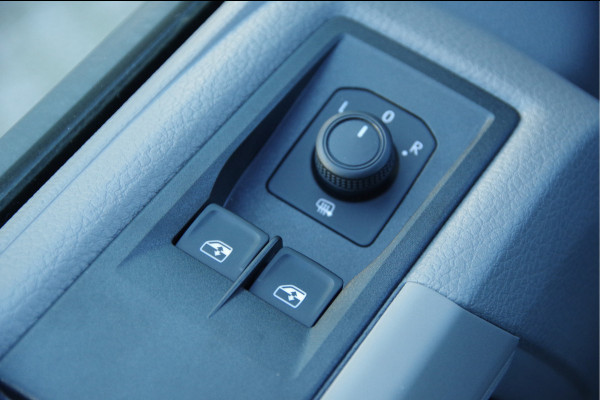 Volkswagen Crafter 35 2.0 TDI L3H3 177PK AUT. LED, 2X SCHUIFDEUR, TREKHAAK, STOELVERWARMING, GEVEERDE STOEL, AIRCO, PARKEERSENSOREN