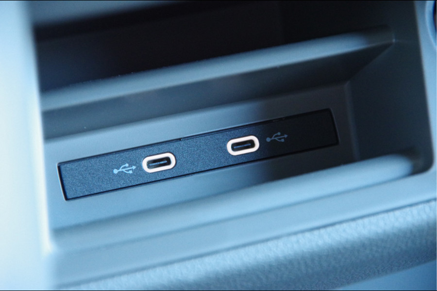 Volkswagen Crafter 35 2.0 TDI L3H3 177PK AUT. LED, 2X SCHUIFDEUR, TREKHAAK, STOELVERWARMING, GEVEERDE STOEL, AIRCO, PARKEERSENSOREN