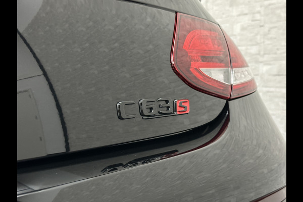 Mercedes-Benz C-Klasse Coupé 63 S AMG | Keramisch | Schaalstoelen | Carbon | AMG Driver's Package | Aero-Pakket | Panorama | Burmester | Multi-Beam LED | Memory | ACC | Rij-Assistentie Pakket | Keyless-Go | Sfeerverlichting | Carplay |