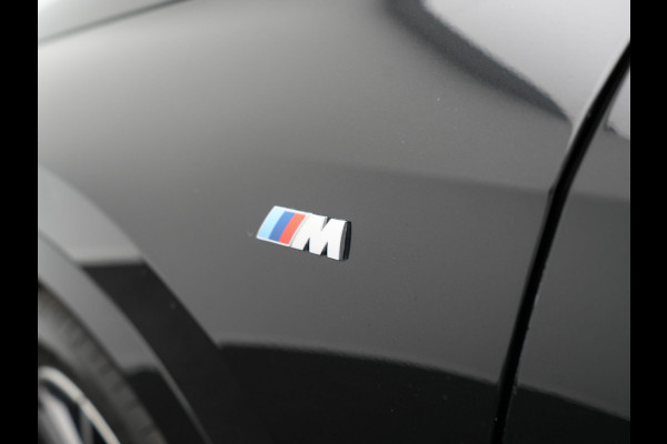 BMW X1 sDrive20i M Sport 156pk Dealer O.H. | Panodak | Lederen Sportstoelen Verwarmd | Adaptive M Onderstel | Widescreen Navi | Camera | Keyless | Adaptive LED | Sfeerverlichting | Apple Carplay | Navigatie | DAB |