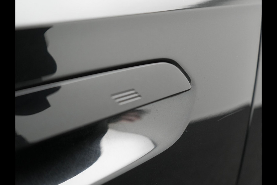 BMW X1 sDrive20i M Sport 156pk Dealer O.H. | Panodak | Lederen Sportstoelen Verwarmd | Adaptive M Onderstel | Widescreen Navi | Camera | Keyless | Adaptive LED | Sfeerverlichting | Apple Carplay | Navigatie | DAB |