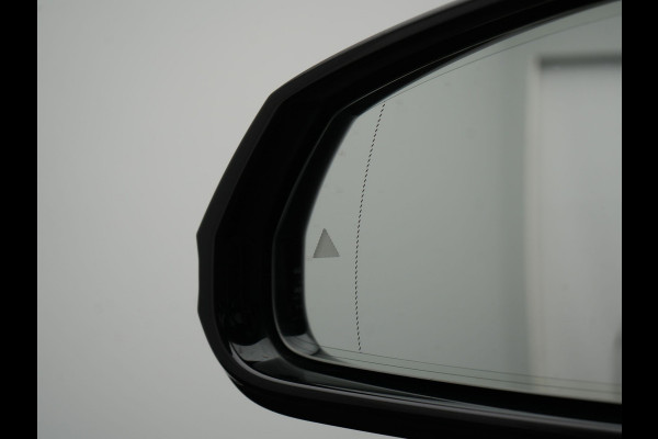 BMW X1 sDrive20i M Sport 156pk Dealer O.H. | Panodak | Lederen Sportstoelen Verwarmd | Adaptive M Onderstel | Widescreen Navi | Camera | Keyless | Adaptive LED | Sfeerverlichting | Apple Carplay | Navigatie | DAB |