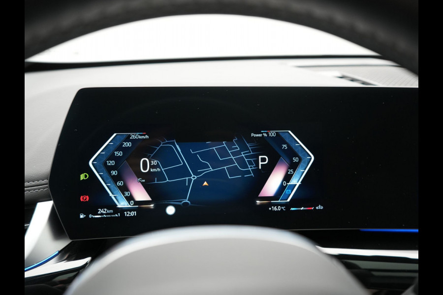 BMW X1 sDrive20i M Sport 156pk Dealer O.H. | Panodak | Lederen Sportstoelen Verwarmd | Adaptive M Onderstel | Widescreen Navi | Camera | Keyless | Adaptive LED | Sfeerverlichting | Apple Carplay | Navigatie | DAB |