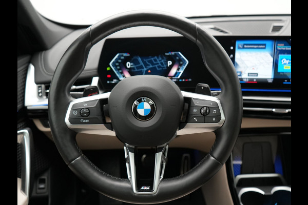 BMW X1 sDrive20i M Sport 156pk Dealer O.H. | Panodak | Lederen Sportstoelen Verwarmd | Adaptive M Onderstel | Widescreen Navi | Camera | Keyless | Adaptive LED | Sfeerverlichting | Apple Carplay | Navigatie | DAB |