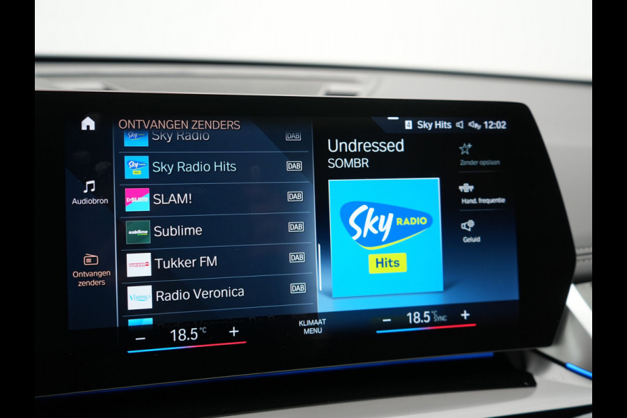 BMW X1 sDrive20i M Sport 156pk Dealer O.H. | Panodak | Lederen Sportstoelen Verwarmd | Adaptive M Onderstel | Widescreen Navi | Camera | Keyless | Adaptive LED | Sfeerverlichting | Apple Carplay | Navigatie | DAB |