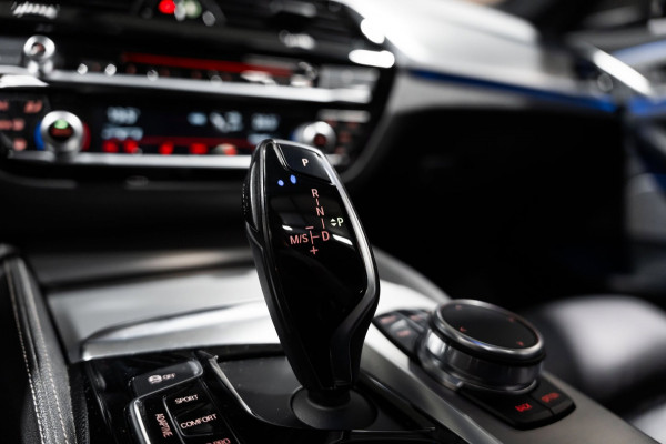 BMW 5 Serie 530i M Sport PANO LEDER LED