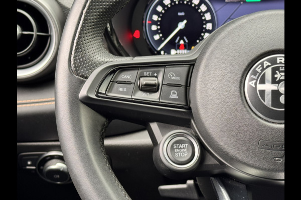 Alfa Romeo Tonale 1.3T PHEV Ti | Camera | Apple CarPlay / Android Auto | Navigatie | Climate | Electrische achterklep