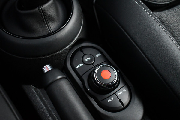 MINI Cabrio 1.5 Cooper 136pk aut Camera 18inch LED Windscherm