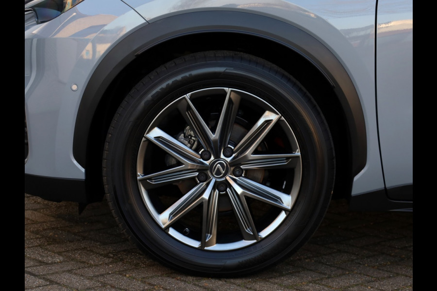 Lexus LBX Relax AWD | Mark Levinson | Head-up | Park Assist