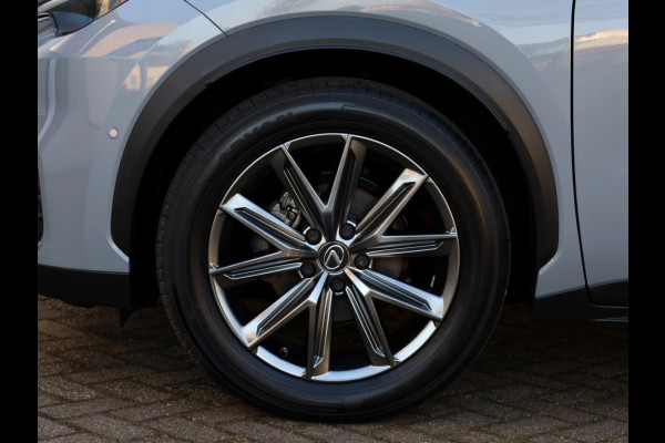 Lexus LBX Relax AWD | Mark Levinson | Head-up | Park Assist