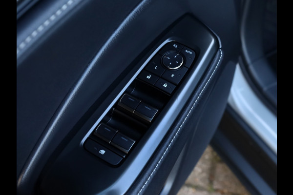 Lexus LBX Relax AWD | Mark Levinson | Head-up | Park Assist