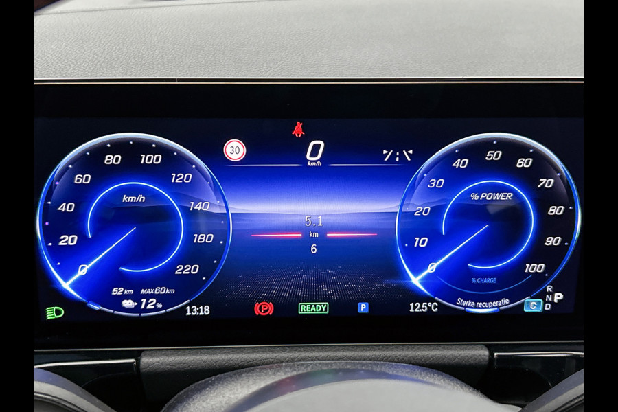 Mercedes-Benz EQA 250+ Business Solution AMG 71 kWh | Trekhaak | Nightpakket | GUARD 360° Voertuigbescherming Plus | Memorypakket | Panoramaschuifdak | Head-up display | 360° camera | Burmester® 3D sound systeem |