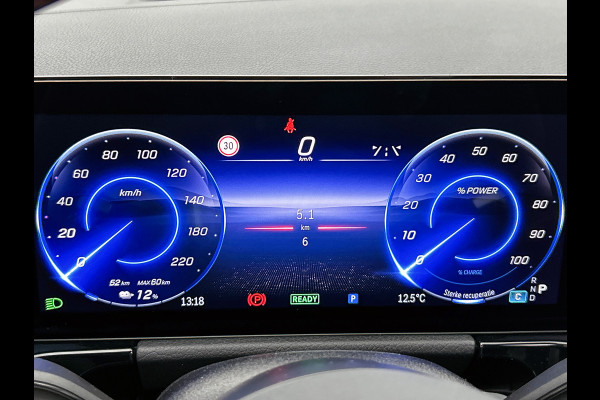 Mercedes-Benz EQA 250+ Business Solution AMG 71 kWh | Trekhaak | Nightpakket | GUARD 360° Voertuigbescherming Plus | Memorypakket | Panoramaschuifdak | Head-up display | 360° camera | Burmester® 3D sound systeem |