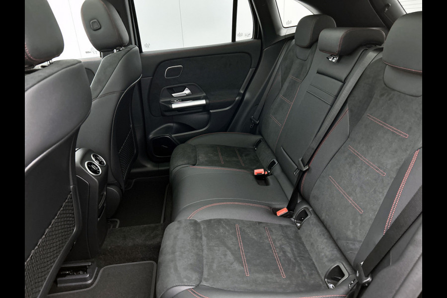 Mercedes-Benz EQA 250+ Business Solution AMG 71 kWh | Trekhaak | Nightpakket | GUARD 360° Voertuigbescherming Plus | Memorypakket | Panoramaschuifdak | Head-up display | 360° camera | Burmester® 3D sound systeem |