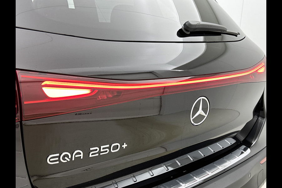 Mercedes-Benz EQA 250+ Business Solution AMG 71 kWh | Trekhaak | Nightpakket | GUARD 360° Voertuigbescherming Plus | Memorypakket | Panoramaschuifdak | Head-up display | 360° camera | Burmester® 3D sound systeem |