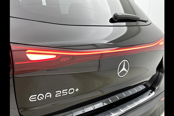 Mercedes-Benz EQA 250+ Business Solution AMG 71 kWh | Trekhaak | Nightpakket | GUARD 360° Voertuigbescherming Plus | Memorypakket | Panoramaschuifdak | Head-up display | 360° camera | Burmester® 3D sound systeem |