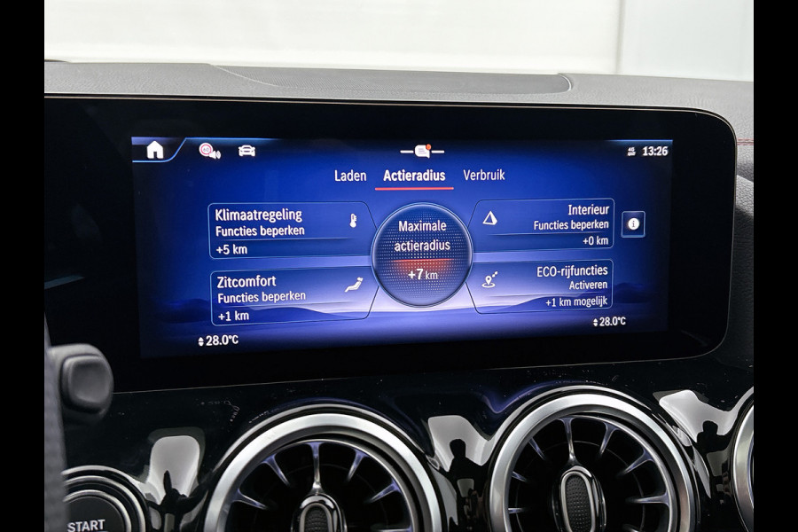 Mercedes-Benz EQA 250+ Business Solution AMG 71 kWh | Trekhaak | Nightpakket | GUARD 360° Voertuigbescherming Plus | Memorypakket | Panoramaschuifdak | Head-up display | 360° camera | Burmester® 3D sound systeem |