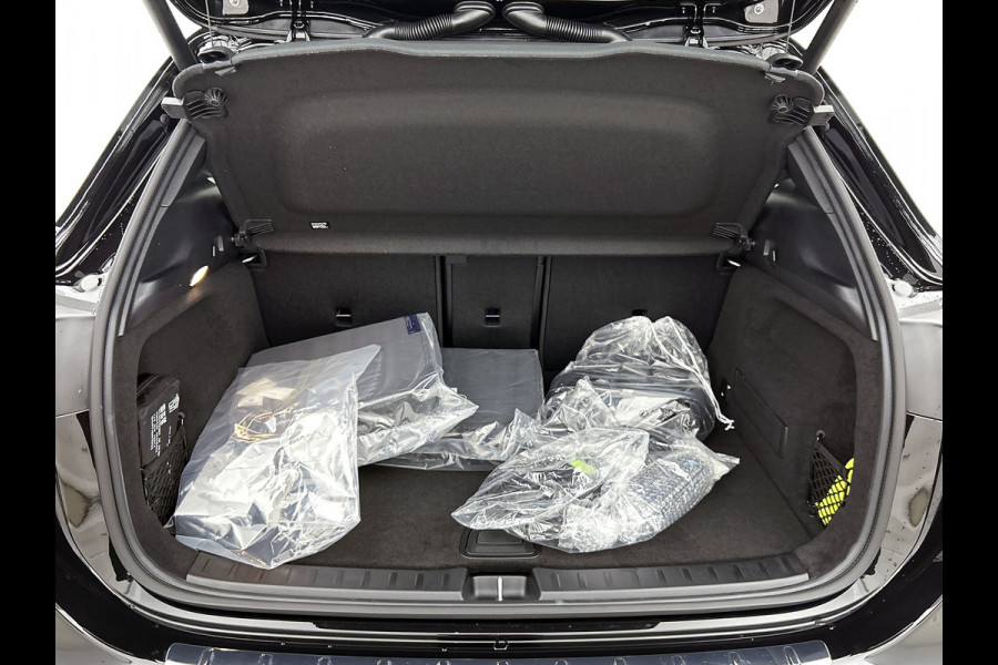 Mercedes-Benz EQA 250+ Business Solution AMG 71 kWh | Trekhaak | Nightpakket | GUARD 360° Voertuigbescherming Plus | Memorypakket | Panoramaschuifdak | Head-up display | 360° camera | Burmester® 3D sound systeem |