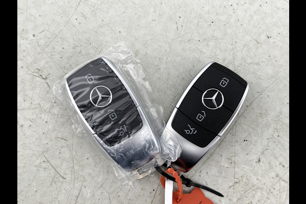Mercedes-Benz EQA 250+ Business Solution AMG 71 kWh | Trekhaak | Nightpakket | GUARD 360° Voertuigbescherming Plus | Memorypakket | Panoramaschuifdak | Head-up display | 360° camera | Burmester® 3D sound systeem |