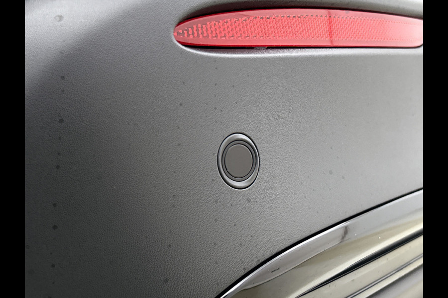 Mercedes-Benz EQA 250+ Business Solution AMG 71 kWh | Trekhaak | Nightpakket | GUARD 360° Voertuigbescherming Plus | Memorypakket | Panoramaschuifdak | Head-up display | 360° camera | Burmester® 3D sound systeem |