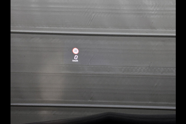 Mercedes-Benz EQA 250+ Business Solution AMG 71 kWh | Trekhaak | Nightpakket | GUARD 360° Voertuigbescherming Plus | Memorypakket | Panoramaschuifdak | Head-up display | 360° camera | Burmester® 3D sound systeem |