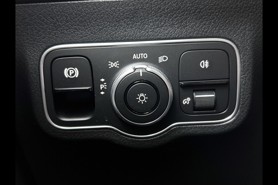 Mercedes-Benz EQA 250+ Business Solution AMG 71 kWh | Trekhaak | Nightpakket | GUARD 360° Voertuigbescherming Plus | Memorypakket | Panoramaschuifdak | Head-up display | 360° camera | Burmester® 3D sound systeem |