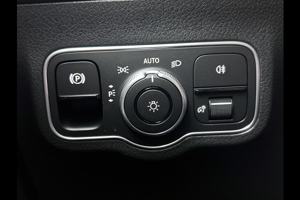 Mercedes-Benz EQA 250+ Business Solution AMG 71 kWh | Trekhaak | Nightpakket | GUARD 360° Voertuigbescherming Plus | Memorypakket | Panoramaschuifdak | Head-up display | 360° camera | Burmester® 3D sound systeem |