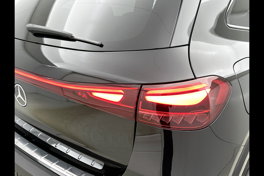 Mercedes-Benz EQA 250+ Business Solution AMG 71 kWh | Trekhaak | Nightpakket | GUARD 360° Voertuigbescherming Plus | Memorypakket | Panoramaschuifdak | Head-up display | 360° camera | Burmester® 3D sound systeem |