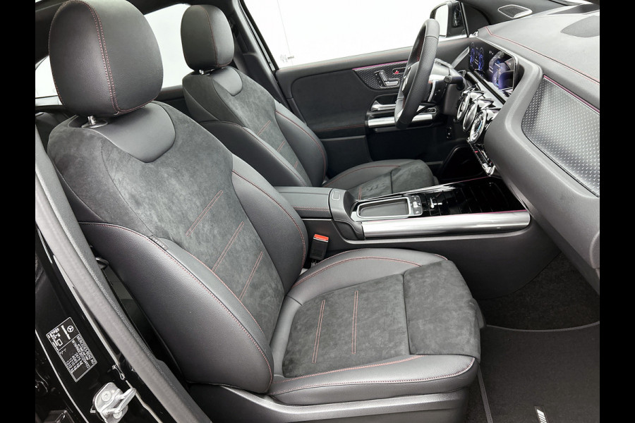 Mercedes-Benz EQA 250+ Business Solution AMG 71 kWh | Trekhaak | Nightpakket | GUARD 360° Voertuigbescherming Plus | Memorypakket | Panoramaschuifdak | Head-up display | 360° camera | Burmester® 3D sound systeem |