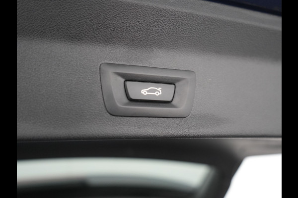 BMW X3 xDrive30e M Sport Plug In Hybrid 293pk Dealer O.H. PHEV | Trekhaak Af Fabriek | Camera | Adaptief Onderstel | Lederen Sportstoelen Verwarmd | Adaptive LED | Hifi Audio | Sfeerverlichting | 20"L.M | Virtual | Navigatie | DAB | Cruise Control |