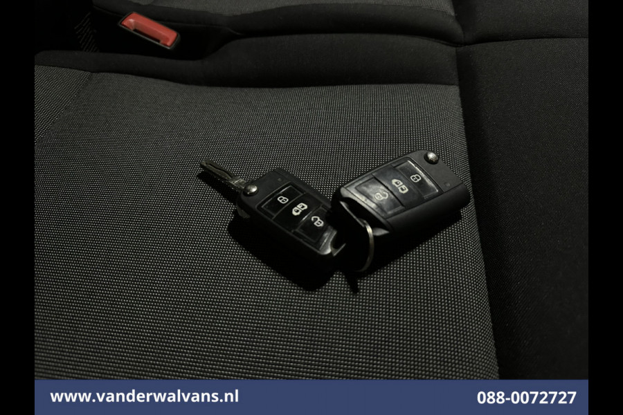Volkswagen Crafter 2.0 TDI 141pk L3H3 L2H2 Euro6 Airco | Camera | Apple Carplay | Stoelverwarming Android Auto, Parkeersensoren, Bijrijdersbank, 3000kg trekvermogen