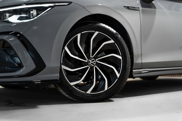 Volkswagen Golf 1.5 eTSI R-Line 2020 DSG IQ PANO CAMERA VIRTUAL