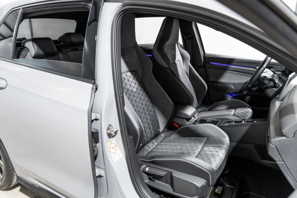 Volkswagen Golf 1.5 eTSI R-Line 2020 DSG IQ PANO CAMERA VIRTUAL