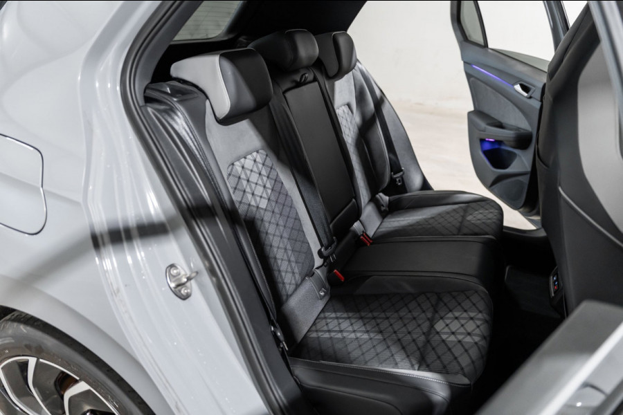 Volkswagen Golf 1.5 eTSI R-Line 2020 DSG IQ PANO CAMERA VIRTUAL