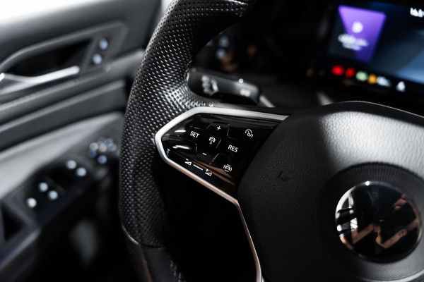 Volkswagen Golf 1.5 eTSI R-Line 2020 DSG IQ PANO CAMERA VIRTUAL