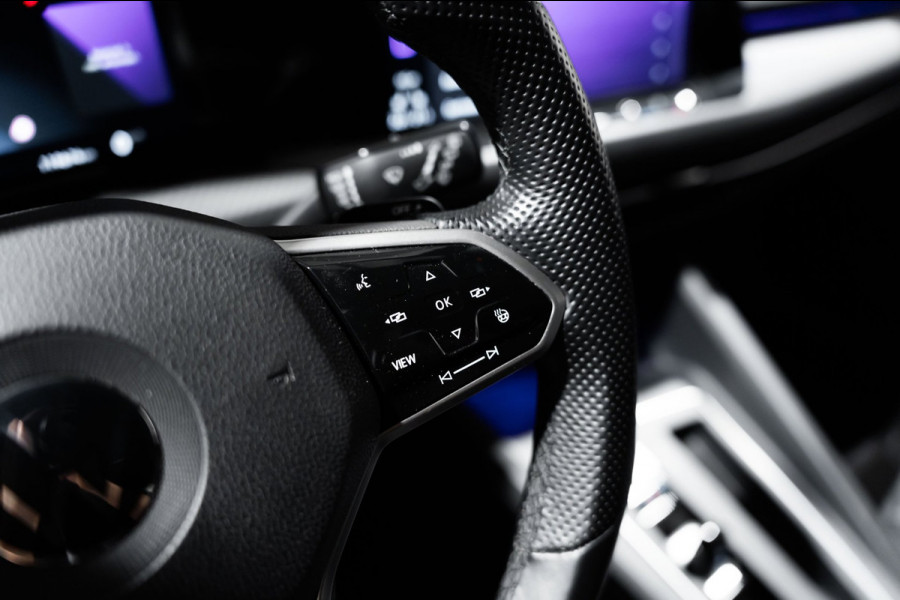 Volkswagen Golf 1.5 eTSI R-Line 2020 DSG IQ PANO CAMERA VIRTUAL