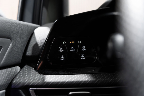 Volkswagen Golf 1.5 eTSI R-Line 2020 DSG IQ PANO CAMERA VIRTUAL