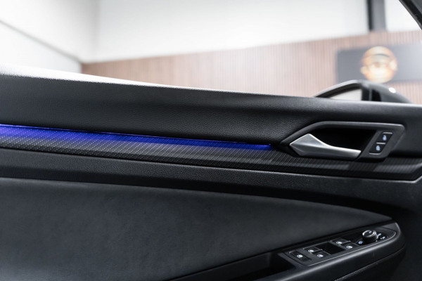 Volkswagen Golf 1.5 eTSI R-Line 2020 DSG IQ PANO CAMERA VIRTUAL