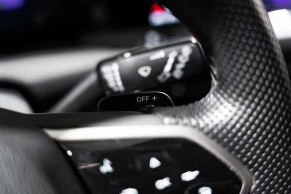 Volkswagen Golf 1.5 eTSI R-Line 2020 DSG IQ PANO CAMERA VIRTUAL