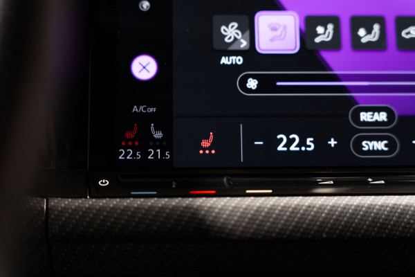 Volkswagen Golf 1.5 eTSI R-Line 2020 DSG IQ PANO CAMERA VIRTUAL